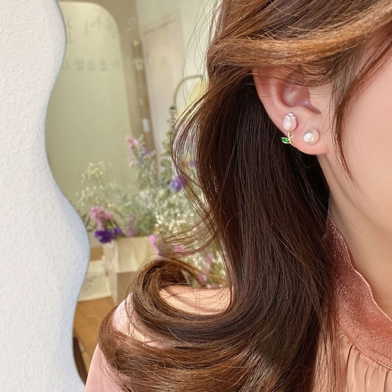 Sparkling Tulip Diamond Earrings